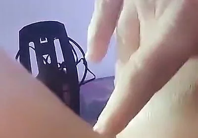 Playin' W/ My Ass!!