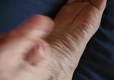 My Wrinkled Soles From Curled Toes Catch Hot Cum While I Masturbate to Orgasm in This Solo Adventure