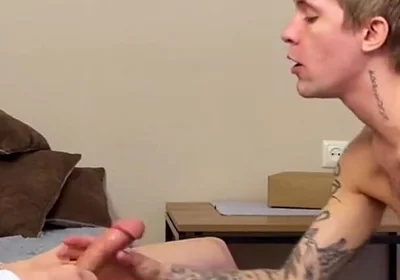 I Seduced a Delivery Man with a Big Dick Into Giving Me a Blowjob and Then He Came Inside Me.