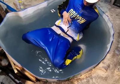 Sneaker skater sagger wet gear