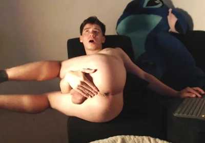 Hot Larino Chats Online While Showing off His Beautiful Ass