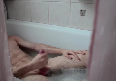My Biggest Shakeing Orgasm in the Bathtube!