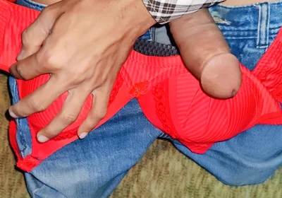 Playing Handjob in to Girlfriend Bra Red
