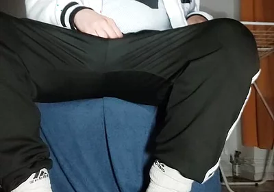 The Dregsau Dj-bro Pisses in His Pants.