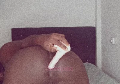 Twerking and Anal Masturbation