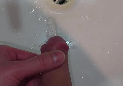 Pissing to the Bathroom Sink - POV