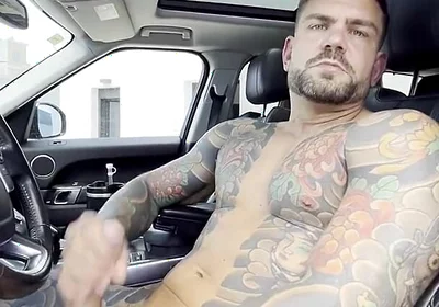 Guy Masturbates in the Car