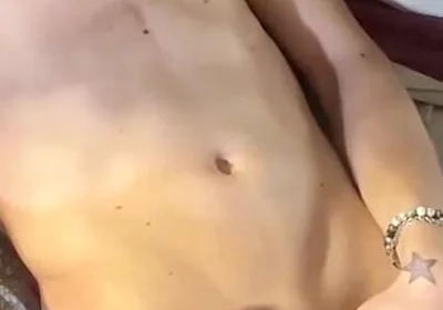 Handjob in Bed and Cumshot
