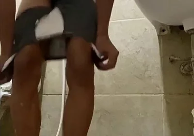 Pinoy Twink Toilet Wank and Cumshot