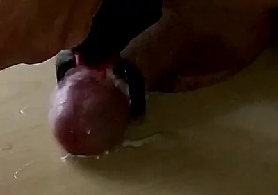 Masturbation with a Hair Tie and a Vibrator Until Cum!