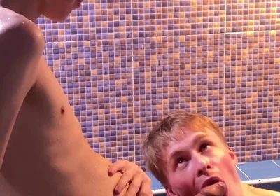 Teenage twinks Matty and Aiden blowjob in the swimming pool