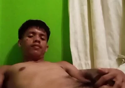 Filipino Twink’s Steamy Solo Session with Explosive Cumshot