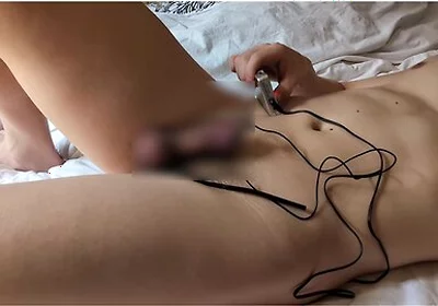 電気フラク電気フラクて尿道を焼き激痛尿道責め Frying My Urethra With An Electro Plug! Intense