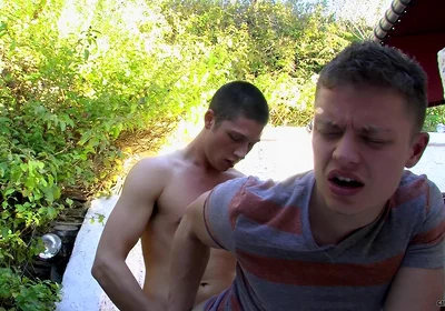A horny college boy hook up!