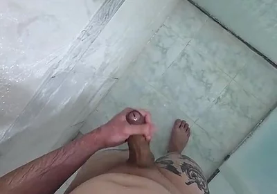 Jerking off to the Shower