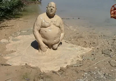 Mudbath in Creamy, Light Mud - Like Vanilla Pudding