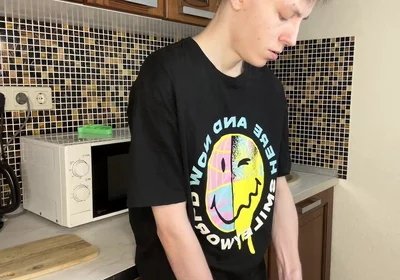 Young Twink's Gushing Cum Delight