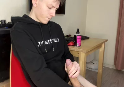 18 and Horny: Twink's Sticky Load Explosion