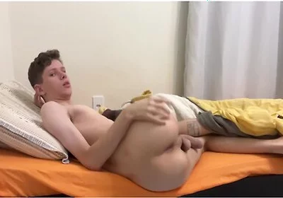 Twink Showing How To Wake Up In The Morning
