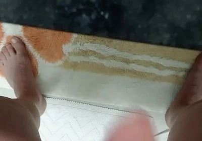 Murray Yaman Masturbates Solo in the Bathroom Watching His Own Porn..